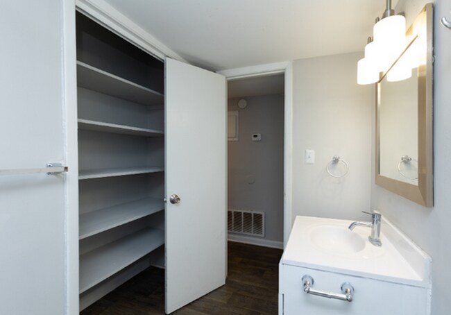 180 S Pine Lake Dr in Spartanburg, SC - Building Photo - Building Photo