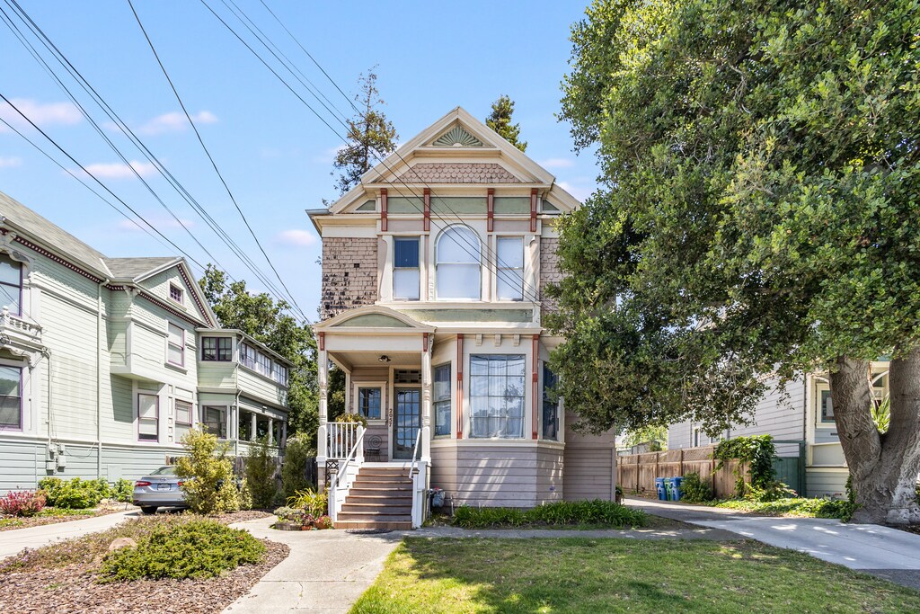 2057 San Jose Ave in Alameda, CA - Building Photo