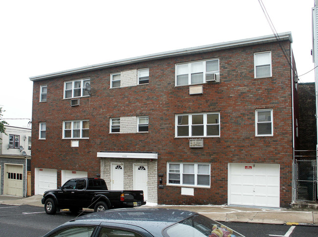 7008 Hudson Ave in Guttenberg, NJ - Building Photo - Building Photo