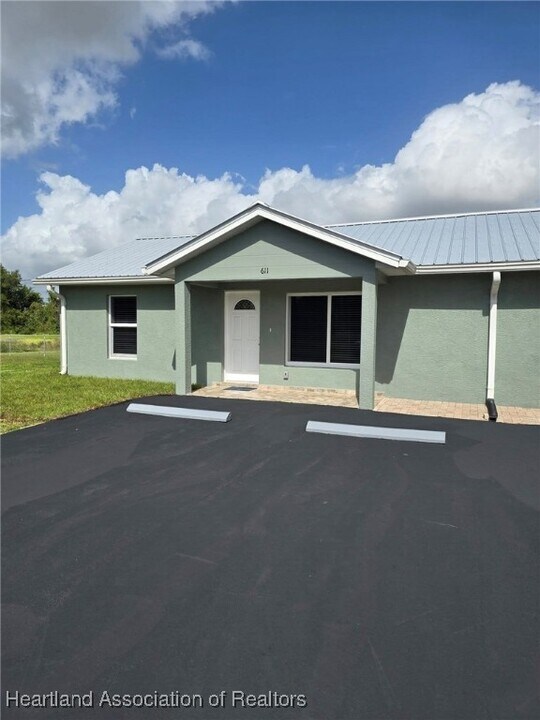 611 Memorial Dr in Sebring, FL - Building Photo