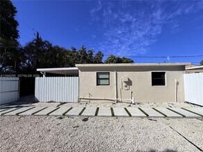 30 E 44th St in Hialeah, FL - Building Photo - Building Photo