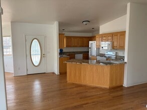 2745 Country Club Way in Montrose, CO - Building Photo - Building Photo