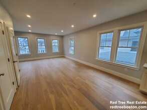53 Fairbanks St, Unit 2 in Boston, MA - Building Photo - Building Photo