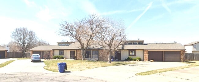 property at 3029 N Longfellow Ct