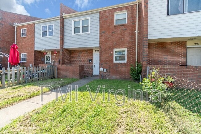 property at 909 E Liberty St