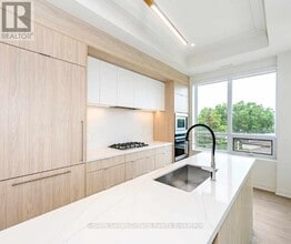 123 Maurice Dr in Oakville, ON - Building Photo - Building Photo