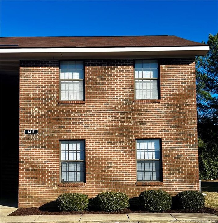 1417 Ireland Dr in Fayetteville, NC - Foto de edificio