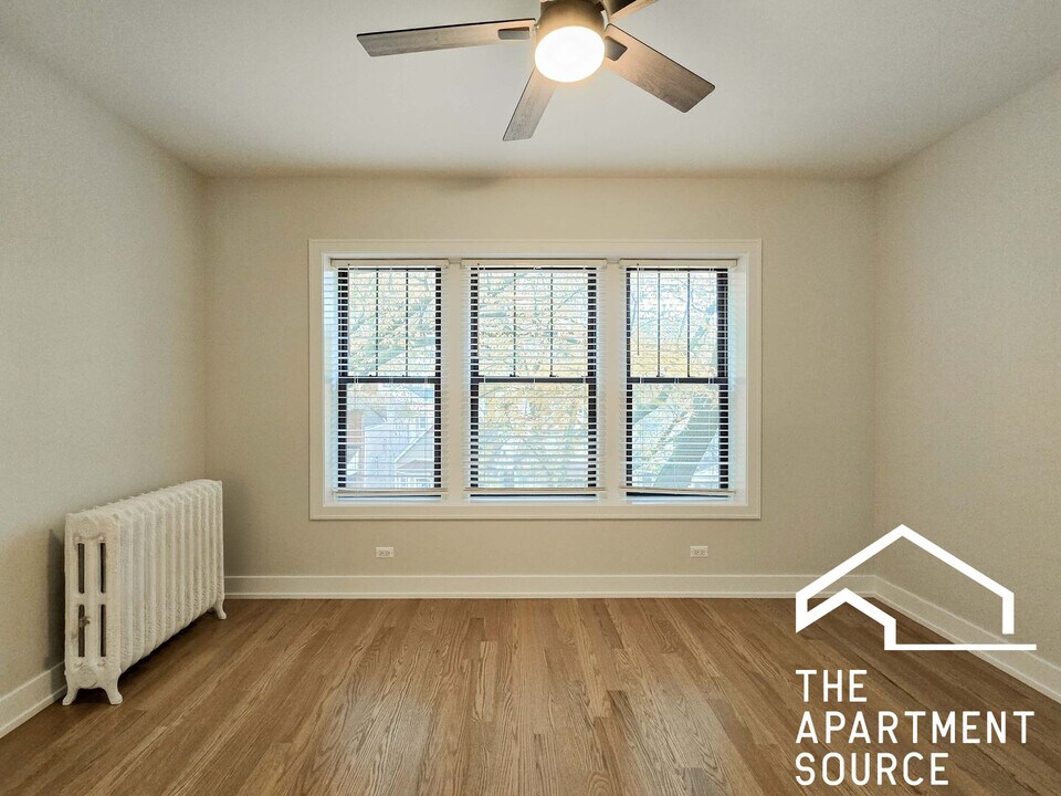 4954 N Oakley Ave, Unit 4957-3 in Chicago, IL - Foto de edificio