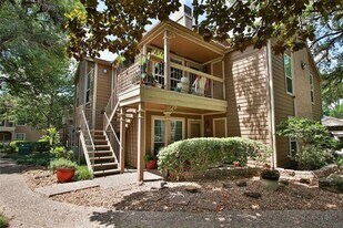 1880 White Oak Dr in Houston, TX - Building Photo