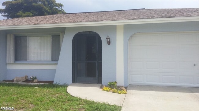 906 SE 19th Ln in Cape Coral, FL - Building Photo - Building Photo