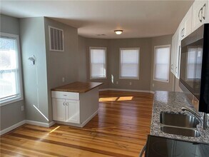 10 Marlborough St in Cranston, RI - Building Photo - Building Photo