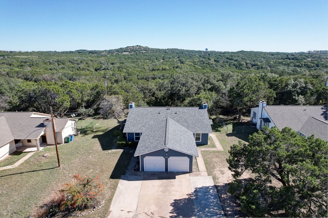 5507 Thunderbird St in Lago Vista, TX - Foto de edificio