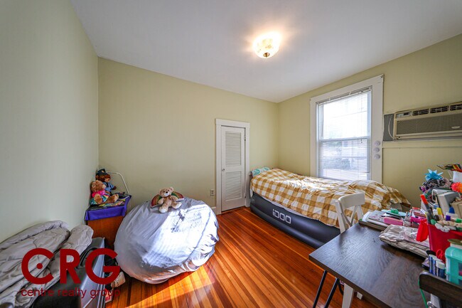 23 Indiana Ter, Unit 1 in Newton, MA - Foto de edificio - Building Photo
