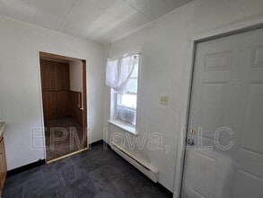 2836 Independence Ave in Waterloo, IA - Building Photo - Building Photo