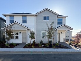 356 SE Shetterly Dr in Dallas, OR - Building Photo