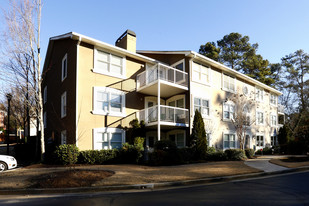 Chantilly Station Apartments in Atlanta, GA - Foto de edificio - Building Photo