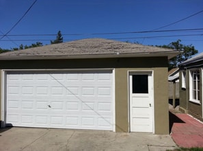 10025 Orange Ave in South Gate, CA - Foto de edificio - Building Photo