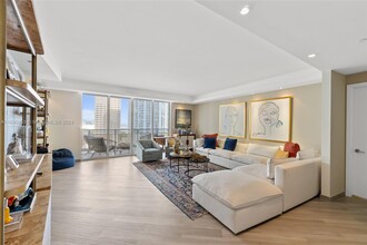 901 Brickell Key Blvd, Unit 21 in Miami, FL - Building Photo - Building Photo