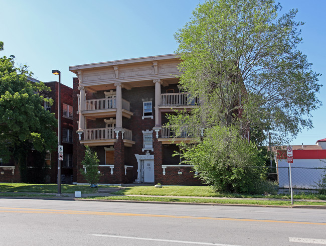 2615-2617 E Linwood Blvd in Kansas City, MO - Building Photo - Building Photo