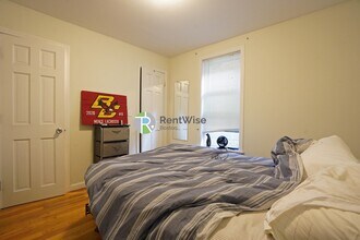 28 L St, Unit 2 in Boston, MA - Foto de edificio - Building Photo