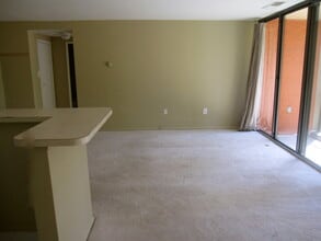 12 S Van Dorn St, Unit 407 in Alexandria, VA - Building Photo - Building Photo