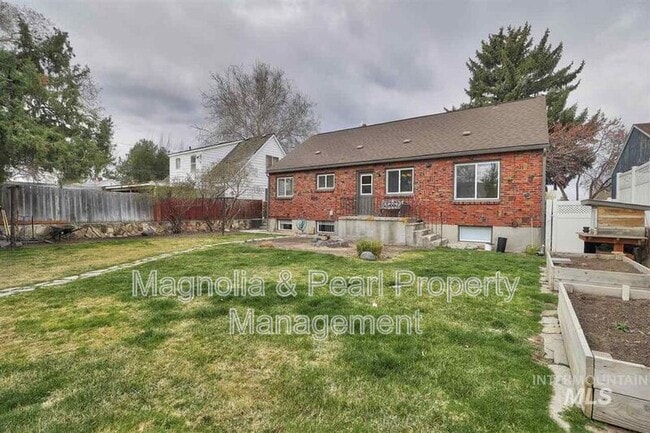 104 S Olive St in Nampa, ID - Building Photo - Building Photo