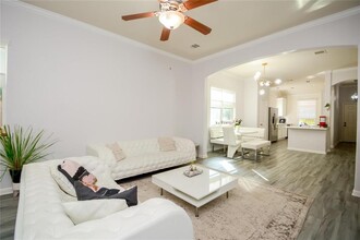 10 Tealight Pl in Tomball, TX - Building Photo - Building Photo