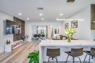 834 SW 14th Ct in Fort Lauderdale, FL - Building Photo - Building Photo