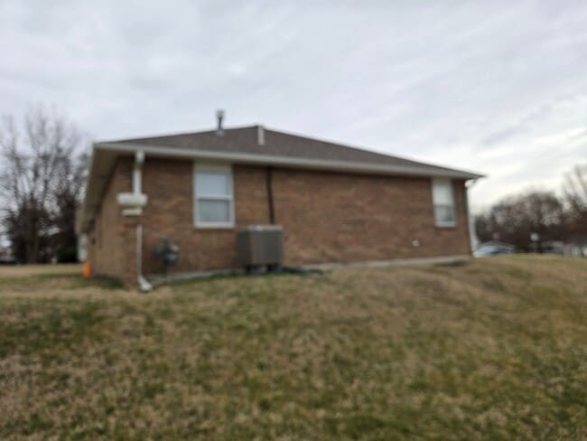 217 W 17th St in Higginsville, MO - Foto de edificio - Building Photo