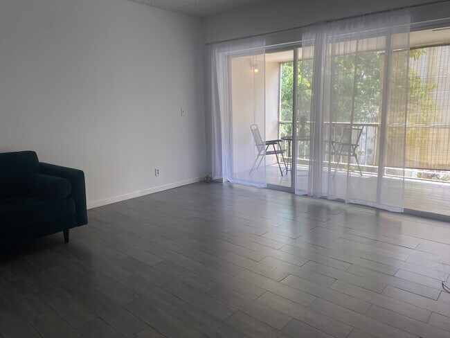 638 NW 13th St, Unit Studio in Boca Raton, FL - Building Photo - Building Photo