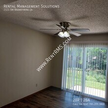 2121 SW Brandywine Ln in Topeka, KS - Building Photo - Building Photo