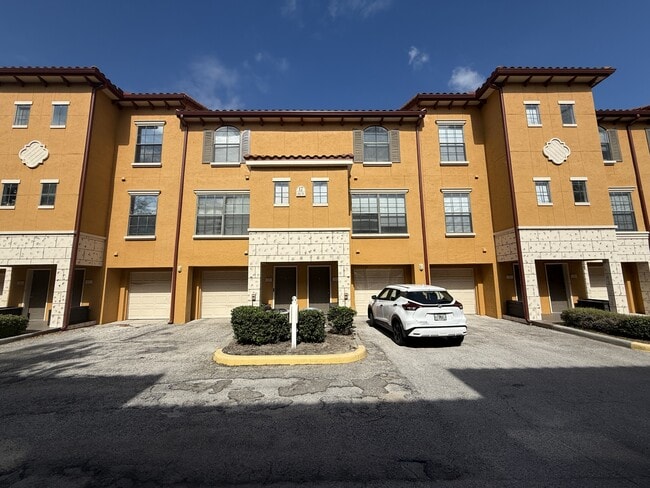 6131 Metrowest Blvd in Orlando, FL - Building Photo - Building Photo