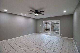 11550 Chimney Rock Rd in Houston, TX - Building Photo - Building Photo