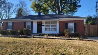 1300 Whirlaway Dr in Louisville, KY - Building Photo