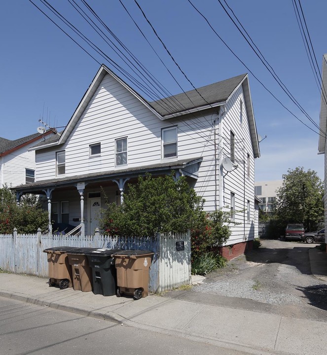 72 Garden St in Stamford, CT - Building Photo