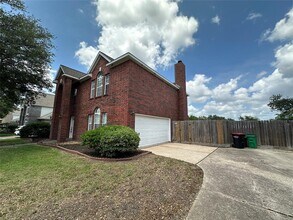 6810 Crystal Point Dr in Katy, TX - Building Photo - Building Photo