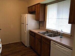 4504 Dorsett Oaks Cir, Unit B in Austin, TX - Building Photo - Building Photo
