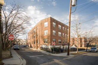 700 Madison St NW in Washington, DC - Building Photo - Building Photo