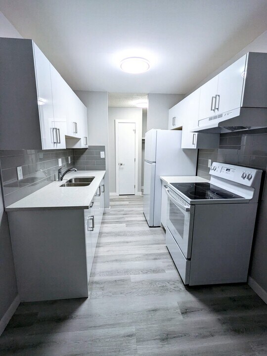 5203-152 52 St in Drayton Valley, AB - Building Photo