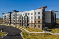 Ashburn Chase Apartments in Ashburn, VA - Foto de edificio - Building Photo