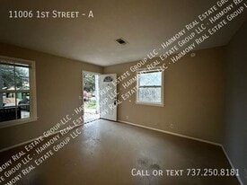 11006 1st St in Jonestown, TX - Building Photo