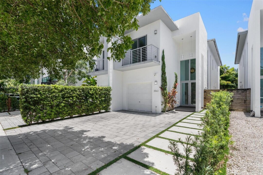 3563 SW 1st Ave in Miami, FL - Building Photo