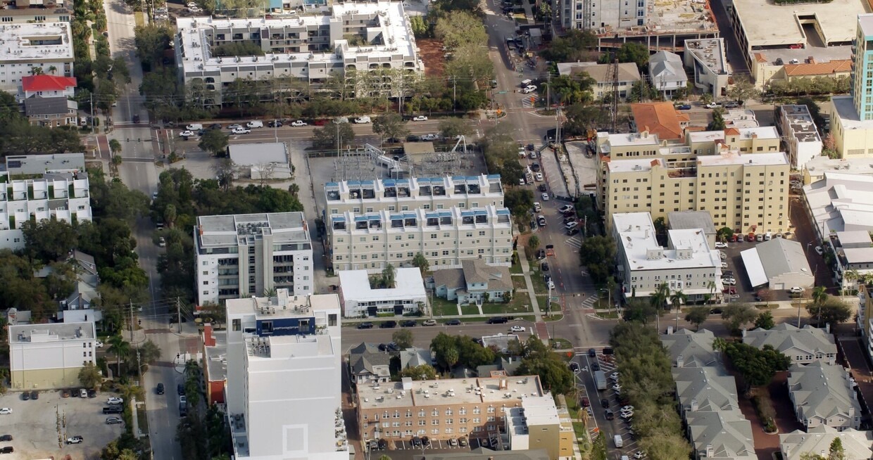 The Julia in St. Petersburg, FL - Building Photo