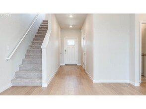 9212 SE Azalea St in Happy Valley, OR - Foto de edificio - Building Photo