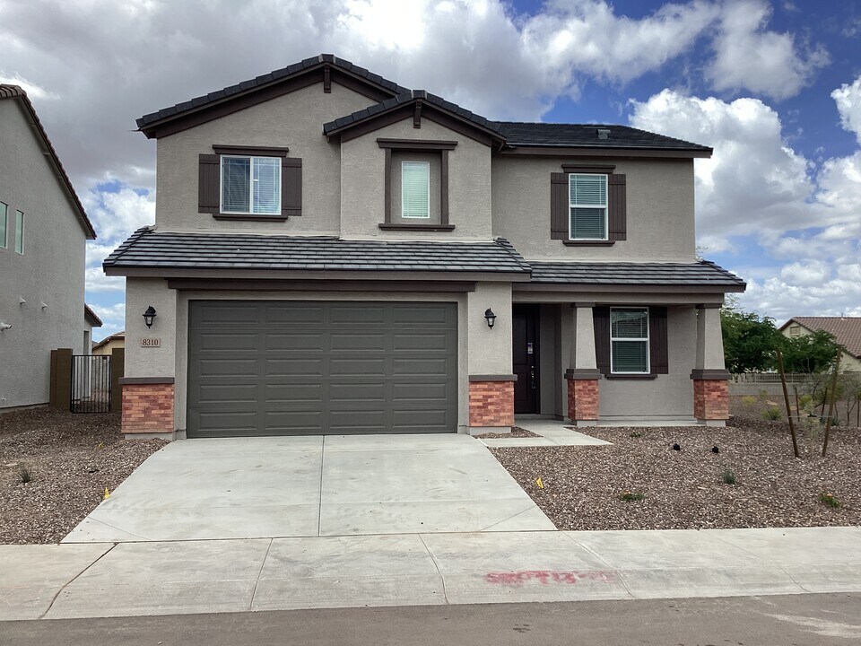 8310 S 21st Ln in Phoenix, AZ - Building Photo