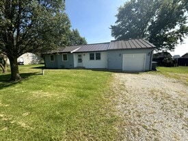 53 E 300 N in Winchester, IN - Building Photo