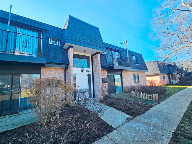 865 Westmoreland Dr in Vernon Hills, IL - Foto de edificio - Building Photo