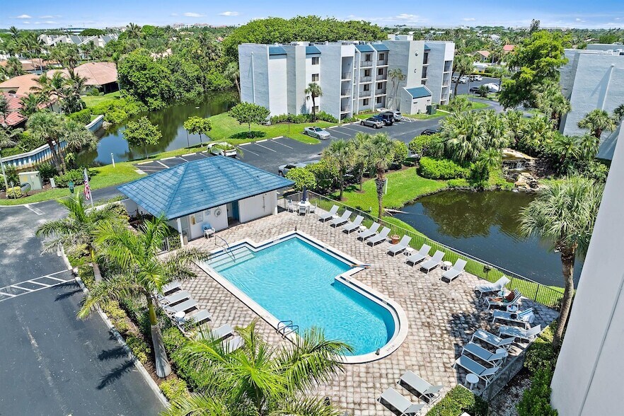 1605 S US Hwy 1, Unit E203 in Jupiter, FL - Building Photo