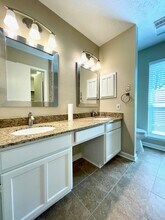 19419 Moonhollow Dr in Houston, TX - Building Photo - Building Photo