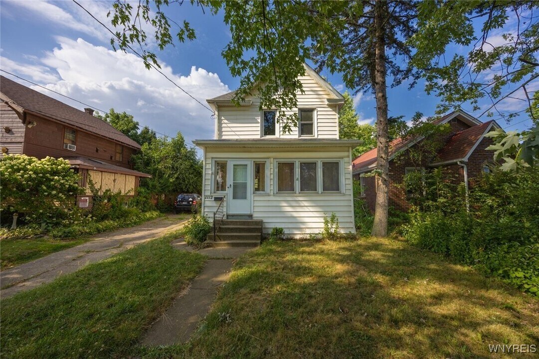 1112 College Ave in Niagara Falls, NY - Building Photo
